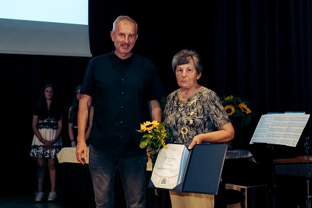 O-Komen_Slavnostna-seja-2024__7RV9379_BeGR8-media.jpg